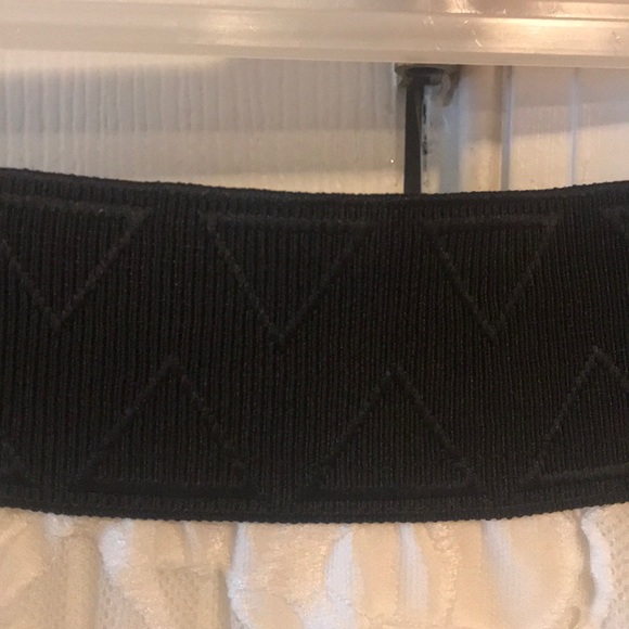 Brand NWT LULAROE “LUCY” Small Skirt In WHITE! - Picture 4 of 6